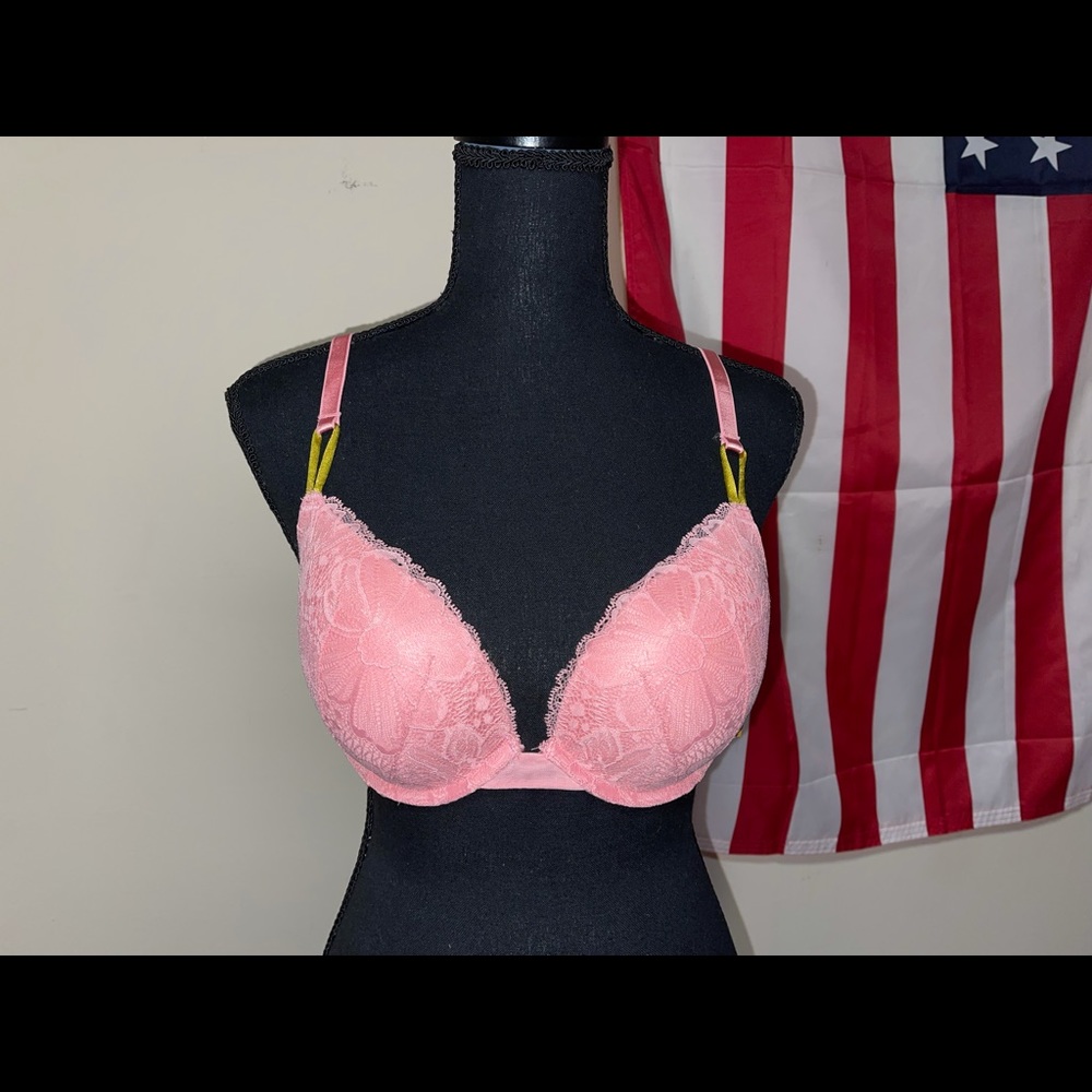 Victoria’s Secret Bra BRAND NEW NEVER WORN